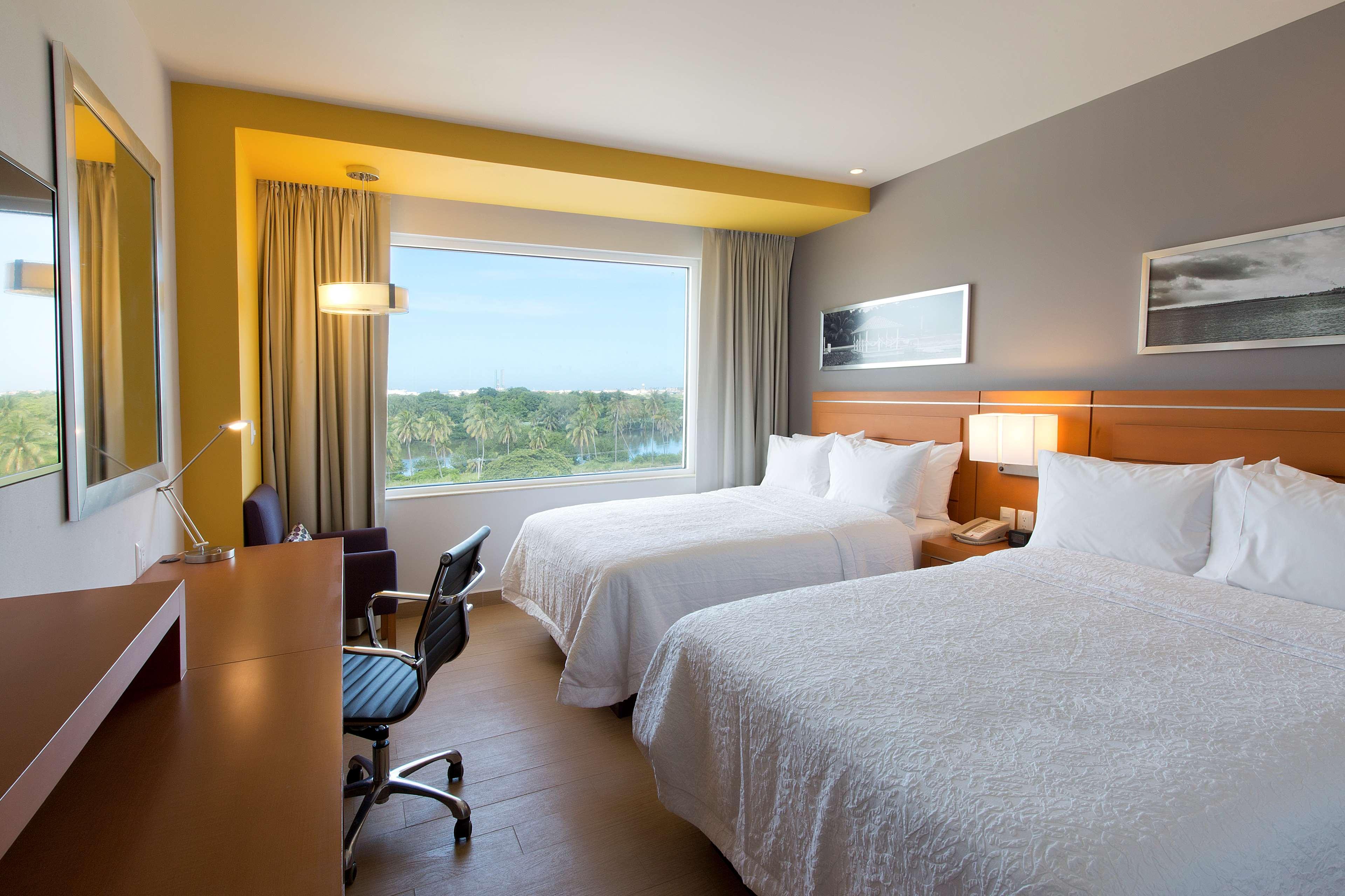 Hampton Inn & Suites By Hilton Paraiso Bagian luar foto